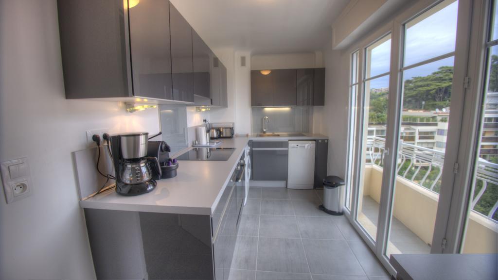 Beau 2 Pieces 3 Etoiles Vue Mer Garage Prive 150M Plages Wifi Канны Номер фото